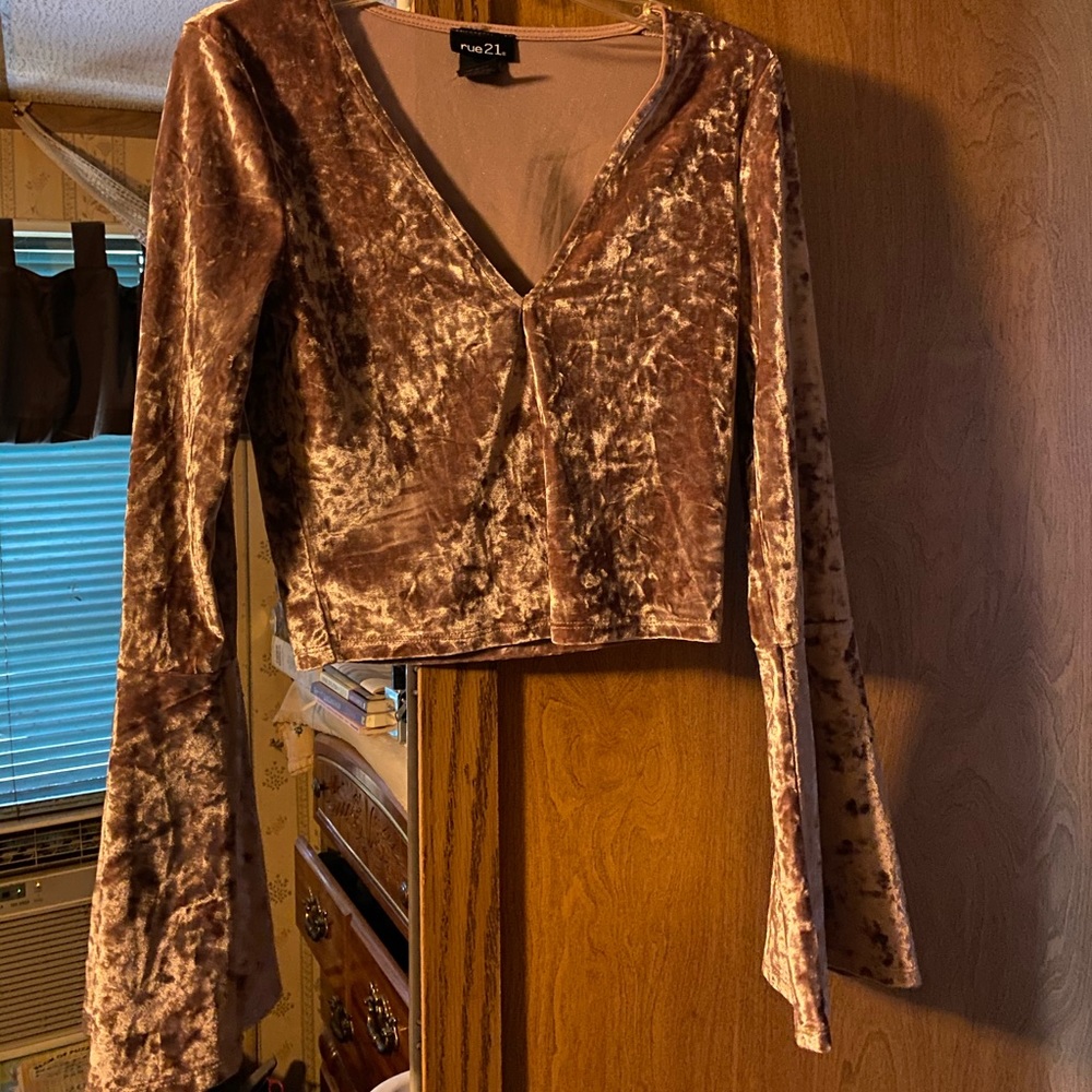 Crop top flare armed shirt